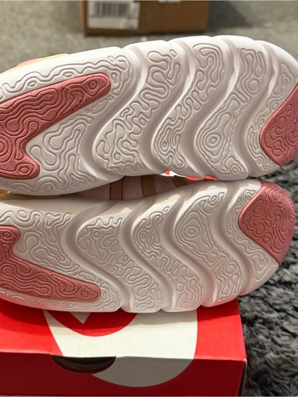 NWT Nike Flyease Dynamo Go sz 1Y